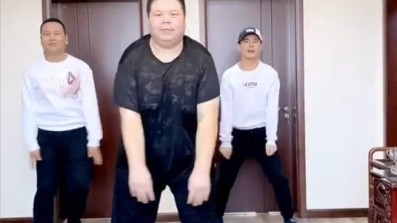 足不出户 在家健身 跟我减吧