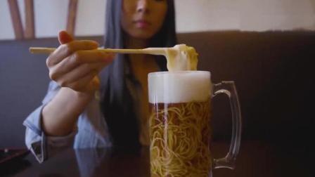 小餐馆推出一种鱼汤“啤酒面” 销售火爆