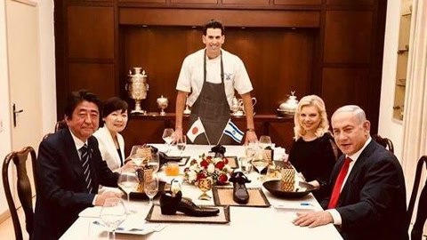 环球火力点 以总理用“鞋”招待安倍