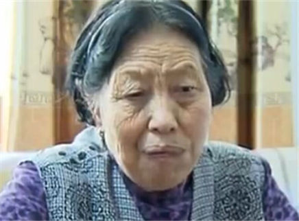 寻情记 三个女儿将八旬老母亲告上法庭