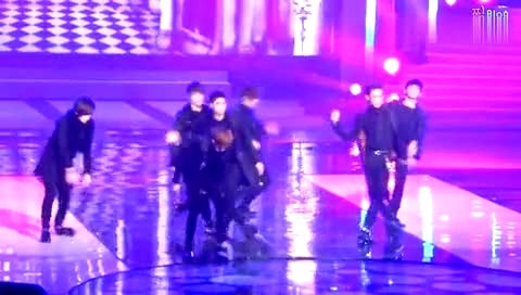 IU kiss&cry Intro & Neverland 韩国现场 饭拍版 主AJ 11/12/30-U-Kiss (UKiss)