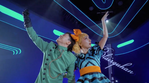 每一个舞台都是一次突破 吴昕变身华丽人偶