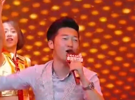 幸福来欢唱 2012 王乔热舞开场