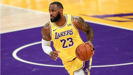 NBA热辣资讯 历史唯一！詹姆斯晒照庆祝达成3万＋1万＋9千：上帝的安排