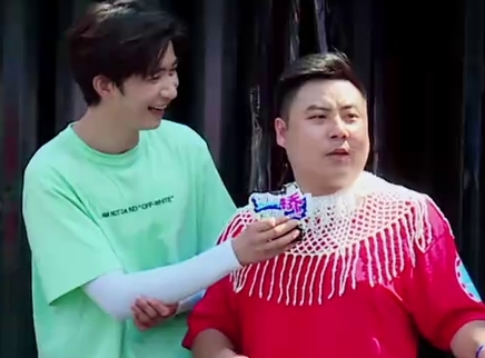 摇啊笑啊桥 小伙反串“高贵妃”皮了