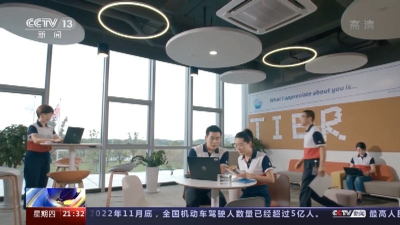 新闻1+1 《新闻1+1》 20221208 包机出国抢订单，抢的究竟是什么？