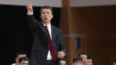 CBA热辣资讯 官方：郭士强质疑+指责裁判、严重干扰比赛 被停赛5场&罚2万