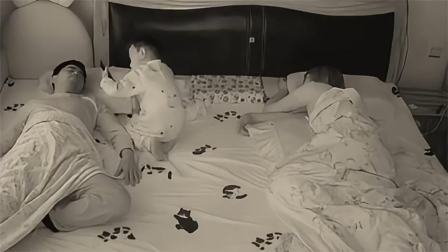 品人生百味第二季 熊孩子半夜醒来偷玩手机，差点把爸爸吓晕