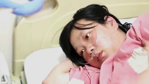 生命缘&middot;生命的礼物第3季 孕妇瘢痕子宫怀上三胞胎 33周前宫缩突然早产