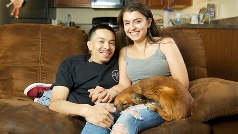涨健识 “滑板人”天生双腿萎缩，仅靠滑板行动，娶得美丽女孩成人生赢家