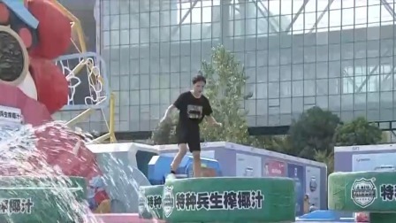 新人王争霸赛热力开场，冠军韦超贴心指导