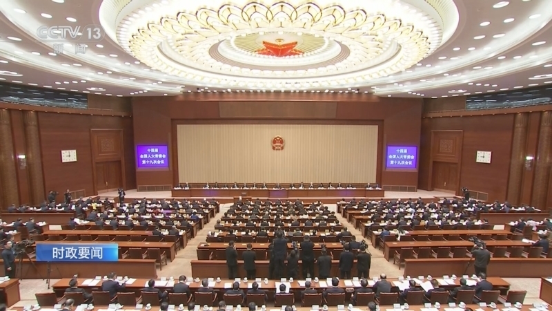 《午夜新闻》 20251228