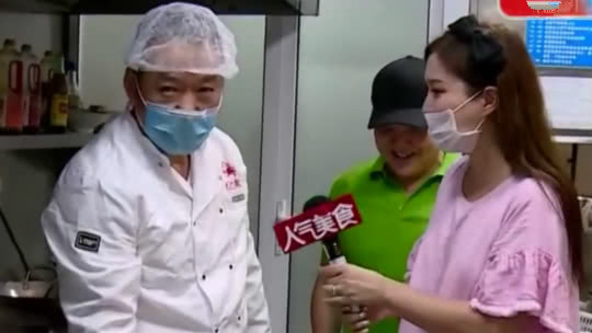 人气美食 百年传承肉皮汤 专用两年“大排皮”