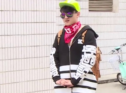 梁家父子“横刀相向”