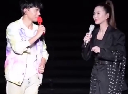 娱乐急先锋 张杰演唱会与谭维维合唱