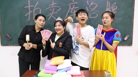 老师拍卖库洛牌，小晴以1000包粘土拍下“水系”库洛牌，厉害了