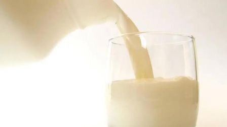健康之路 喝牛奶增加乳腺病风险？最近研究给出答案！
