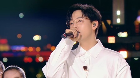 胡夏全新演绎《映山红》，用音乐谱写英雄赞歌