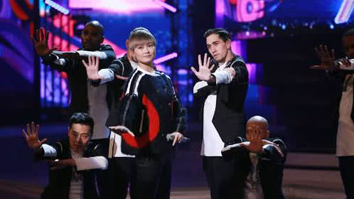 山东中秋晚会：李宇春实力撩粉HIGH爆全场