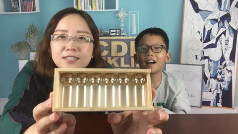 梁小轩和轩妈试吃各种美食 拆箱收到“许愿瓶”