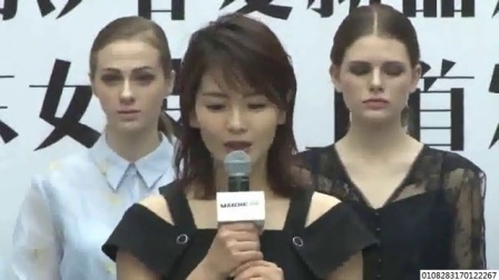 娱闻第一速递 2017 9月 刘涛豪气吹酒瓶 老公王珂在旁默默喝茶 170920