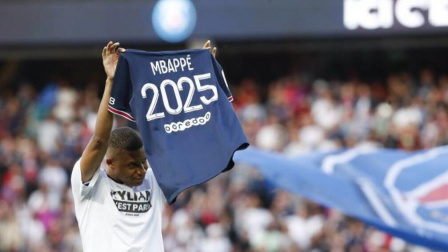 姆巴佩成为足坛收入最高球员：签字费1亿镑 周薪100万镑