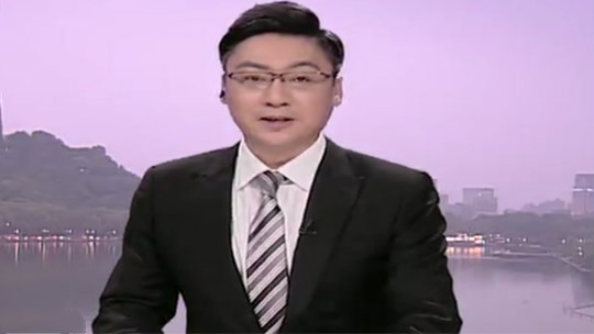 1818黄金眼 快递小哥送奶茶 看到“AJ”失控了