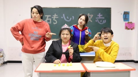 老师对小晴态度大转变，原来是黑衣人控制了老师，该怎么办？