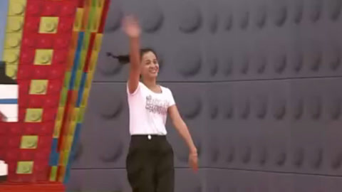 首发女孩成功闯关