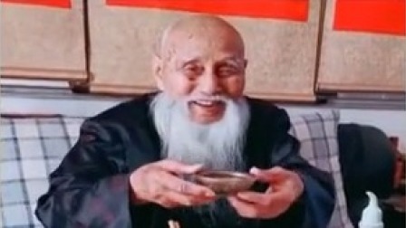 每日新闻报 104岁老人晒幸福 长寿秘诀很独特