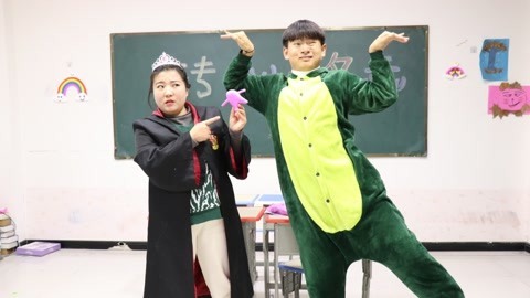 小晴用捡来的粘土做太空狼人杀，没想却意外控制了冬冬，啥情况