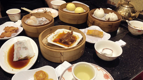 爱茉莉兒の食玩世界 在上海饮早茶吃夜市
