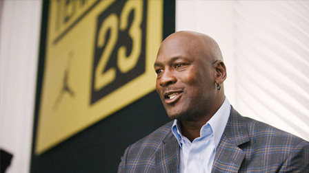 NBA流言收割机 为何没选库里？乔丹笑谈：他很棒，但现在还没进名人堂