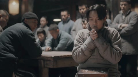 《鬓边不是海棠红》精选看点 众人催促商细蕊拿出卖身契！真是墙倒众人推！