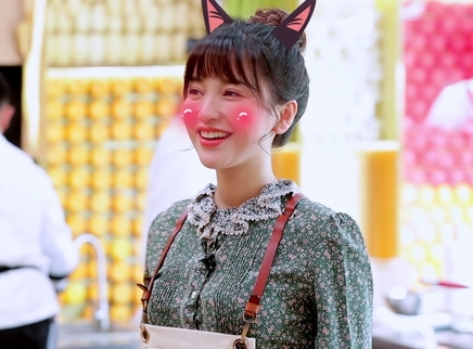 金莎学做特色椒麻鸡