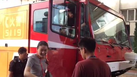 城市直通车 应对暴雨影响 体验温暖与感动
