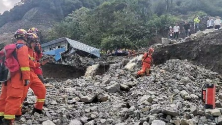 四川天全县山洪泥石流灾害已致7人遇难