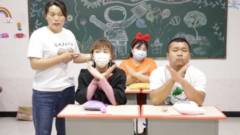 美女家务事 说出老师就会连续上课10个小时，老师的套路防不胜防，太难了
