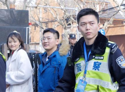 盗月社食遇记 2020 被最帅警察带走，请我吃宵夜？