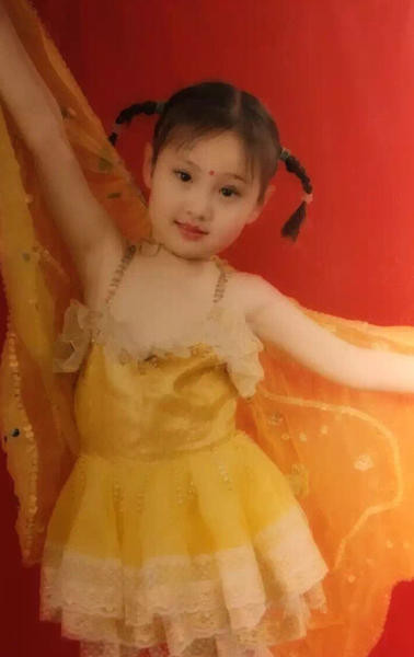 郑爽爸爸晒女儿成长照:今后会换个方式爱孩子