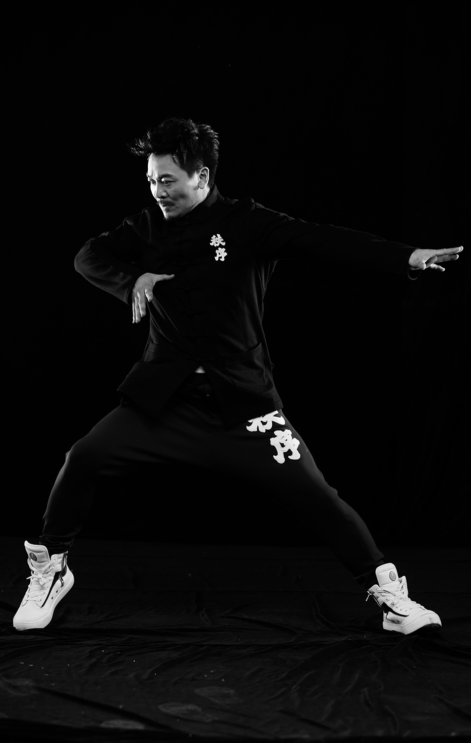 吴樾新写真独创"武书"演绎两大国粹