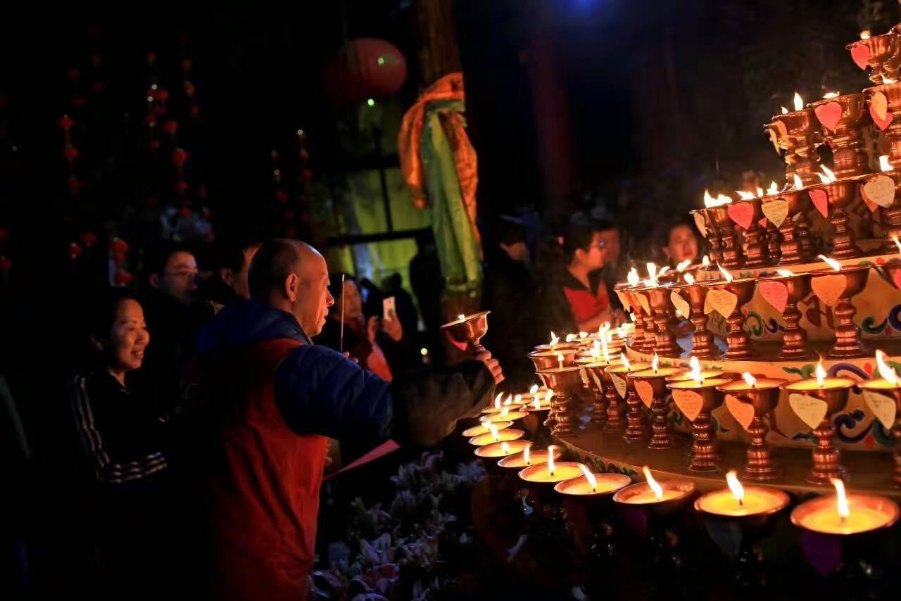 陕西省唯一藏传佛教寺院西安广仁寺新年祈福灯会昨晚点亮