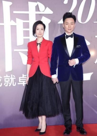 明星 正文 戏外,刘奕君27岁的时候曾与前妻奉子成婚,诞生下一个儿子