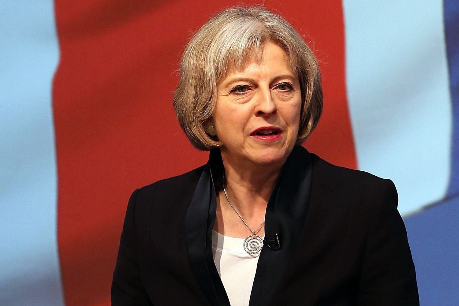 英国工党党魁corbyn的支持率升至35%,首次超过首相特蕾莎·梅(theresa