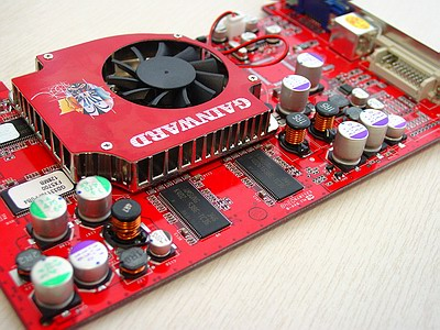 geforce fx5700和nvidia geforce g100那个好?