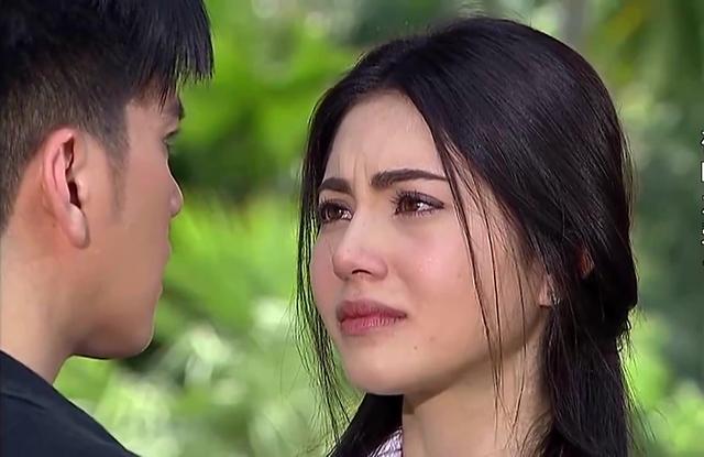 破晓之爱:男主为灰姑娘安全强行拉走灰姑娘,男主吃醋起争吵