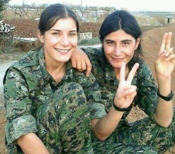 叙利亚的战场玫瑰库尔德女兵用中国56式步枪