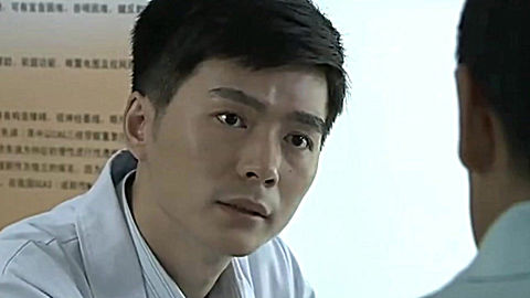 养父:张国立终于接受自己患病的事实,谁料大女儿也发现他的病历!