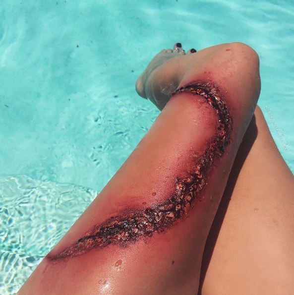 被鲨鱼咬过的脚.