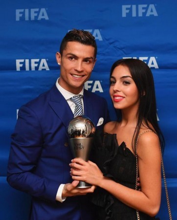 暖男!c罗情人节变身购物达人 亲自给女友挑礼物